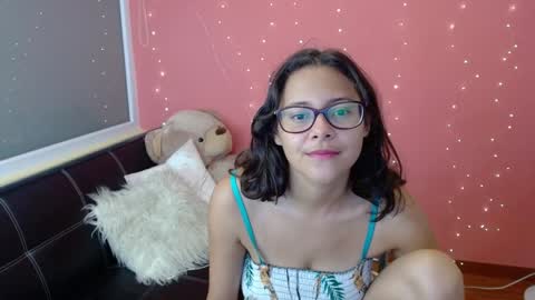 Snapshot of mora_haze chatting on February 8, 2025, 8:09 am Mora Haze 3 online show from February 8, 2025, 8:09 am