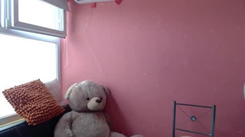 Snapshot of mora_haze chatting on February 17, 2025, 6:15 pm Mora Haze 3 online show from February 17, 2025, 6:15 pm