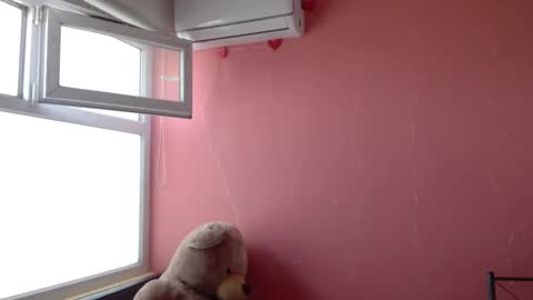 Snapshot of mora_haze chatting on February 19, 2025, 5:38 pm Mora Haze 3 online show from February 19, 2025, 5:38 pm