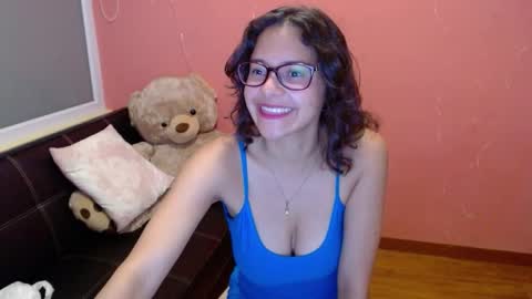 Snapshot of mora_haze chatting on February 27, 2025, 7:01 am Mora Haze 3 online show from February 27, 2025, 7:01 am