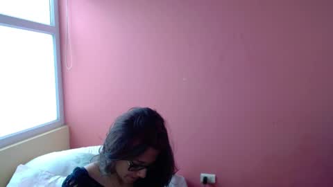 Snapshot of mora_haze chatting on September 17, 2025, 3:03 pm Mora Haze 3 online show from September 17, 2025, 3:03 pm