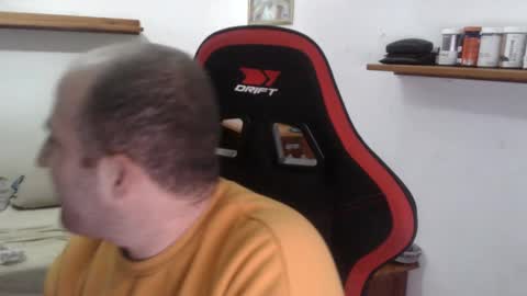 Snapshot of morenoch19 chatting on December 16, 2024, 3:11 pm alejo online show from December 16, 2024, 3:11 pm