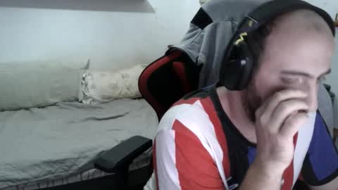 Snapshot of morenoch19 chatting on November 17, 2025, 1:28 pm alejo online show from November 17, 2025, 1:28 pm