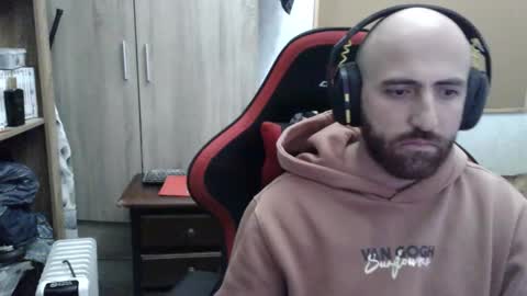 Snapshot of morenoch19 chatting on November 28, 2025, 9:50 pm alejo online show from November 28, 2025, 9:50 pm