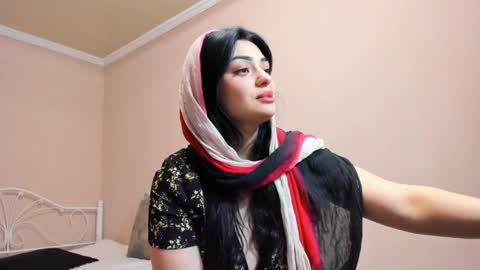 Snapshot of moroccan_diamond_ chatting on December 27, 2024, 6:42 pm Medina online show from December 27, 2024, 6:42 pm