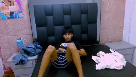 MORTELLE online show from November 30, 2025, 11:53 pm