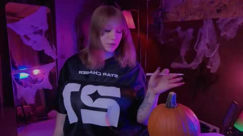 morvelyn online show from October 26, 2025, 5:30 pm