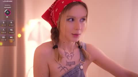 MIRA online show from October 31, 2025, 5:36 pm