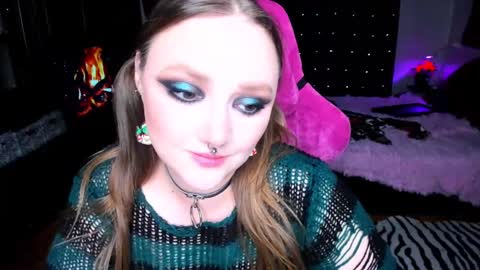 Snapshot of motorkate chatting on December 20, 2024, 10:32 pm motorkate online show from December 20, 2024, 10:32 pm