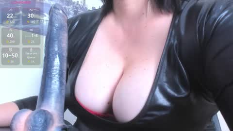 QUEEN CLARA online show from September 9, 2025, 7:35 pm