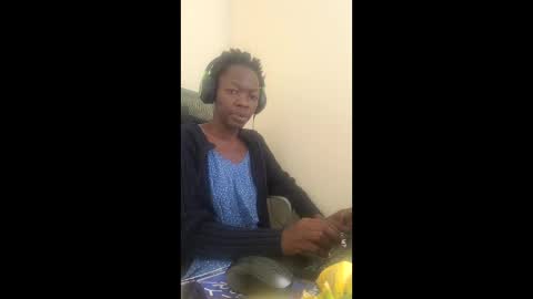 Snapshot of mouthymiss chatting on December 17, 2025, 10:21 am Mouthymiss online show from December 17, 2025, 10:21 am