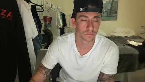 Snapshot of movedto305 chatting on November 3, 2025, 10:49 am movedto305 online show from November 3, 2025, 10:49 am