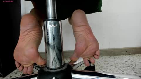 Snapshot of moxa_hot chatting on October 1, 2025, 1:50 pm moxa hot online show from October 1, 2025, 1:50 pm