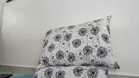 Snapshot of mr_chr1s chatting on October 3, 2025, 11:35 pm chris online show from October 3, 2025, 11:35 pm