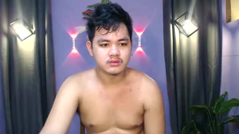 Snapshot of mr_olivercummerx chatting on October 13, 2025, 1:27 am mr_olivercummerx online show from October 13, 2025, 1:27 am