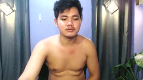 Snapshot of mr_olivercummerx chatting on October 22, 2025, 4:02 am mr_olivercummerx online show from October 22, 2025, 4:02 am