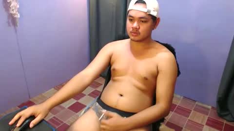 Snapshot of mr_olivercummerx chatting on October 29, 2025, 2:14 am mr_olivercummerx online show from October 29, 2025, 2:14 am