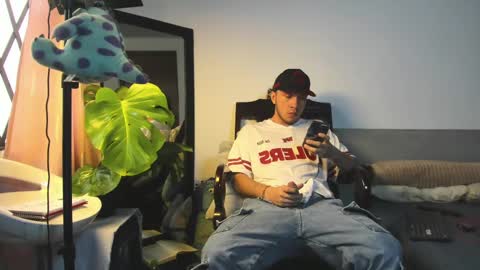 Snapshot of mrandrey23 chatting on September 30, 2025, 6:02 pm mrandrey23 online show from September 30, 2025, 6:02 pm