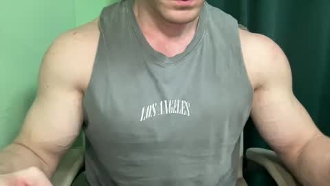 Snapshot of mrbiceps_23 chatting on February 5, 2025, 6:37 pm Mrbiceps23 online show from February 5, 2025, 6:37 pm