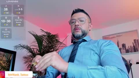 Snapshot of mrfrank_tattoo chatting on December 3, 2024, 11:33 am MrFrank. online show from December 3, 2024, 11:33 am