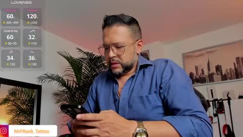 Snapshot of mrfrank_tattoo chatting on December 6, 2024, 4:17 pm MrFrank. online show from December 6, 2024, 4:17 pm