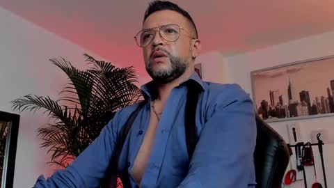 Snapshot of mrfrank_tattoo chatting on December 6, 2024, 7:23 pm MrFrank. online show from December 6, 2024, 7:23 pm