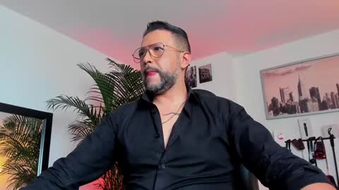 Snapshot of mrfrank_tattoo chatting on December 7, 2024, 2:24 pm MrFrank. online show from December 7, 2024, 2:24 pm