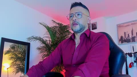 Snapshot of mrfrank_tattoo chatting on December 16, 2024, 11:33 am MrFrank. online show from December 16, 2024, 11:33 am