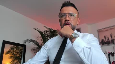 Snapshot of mrfrank_tattoo chatting on December 19, 2024, 12:56 pm MrFrank. online show from December 19, 2024, 12:56 pm