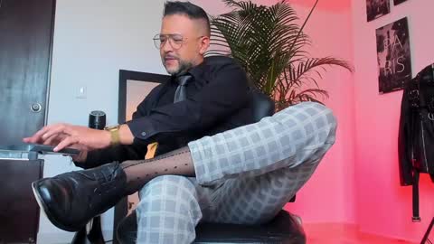 Snapshot of mrfrank_tattoo chatting on December 20, 2024, 11:43 am MrFrank. online show from December 20, 2024, 11:43 am