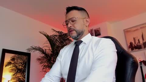 Snapshot of mrfrank_tattoo chatting on December 23, 2024, 11:47 am MrFrank. online show from December 23, 2024, 11:47 am