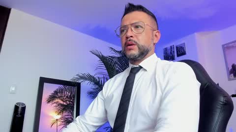 Snapshot of mrfrank_tattoo chatting on December 27, 2024, 12:01 pm MrFrank. online show from December 27, 2024, 12:01 pm