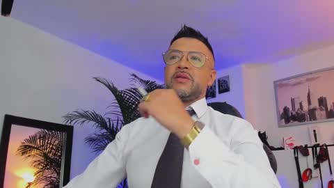 Snapshot of mrfrank_tattoo chatting on January 17, 2025, 12:21 pm MrFrank. online show from January 17, 2025, 12:21 pm