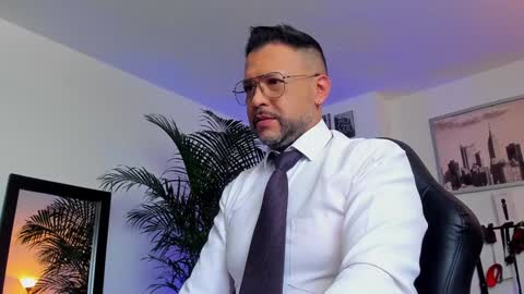 Snapshot of mrfrank_tattoo chatting on January 19, 2025, 1:44 pm MrFrank. online show from January 19, 2025, 1:44 pm