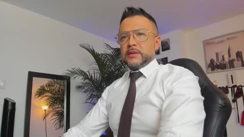 Snapshot of mrfrank_tattoo chatting on January 22, 2025, 1:11 pm MrFrank. online show from January 22, 2025, 1:11 pm