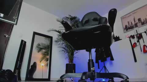 Snapshot of mrfrank_tattoo chatting on January 24, 2025, 6:35 pm MrFrank. online show from January 24, 2025, 6:35 pm