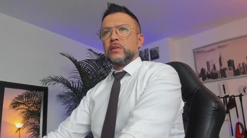 Snapshot of mrfrank_tattoo chatting on January 28, 2025, 12:43 pm MrFrank. online show from January 28, 2025, 12:43 pm