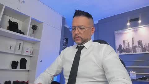 Snapshot of mrfrank_tattoo chatting on March 12, 2025, 1:30 pm MrFrank. online show from March 12, 2025, 1:30 pm