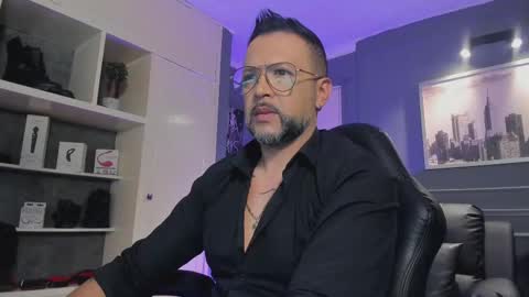 Snapshot of mrfrank_tattoo chatting on September 16, 2025, 11:11 am MrFrank. online show from September 16, 2025, 11:11 am