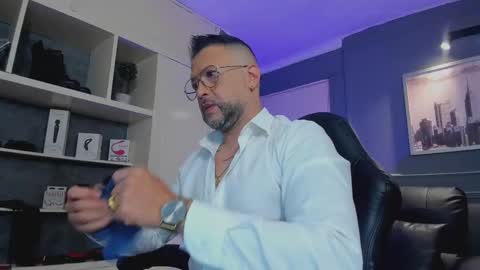 Snapshot of mrfrank_tattoo chatting on September 19, 2025, 12:39 pm MrFrank. online show from September 19, 2025, 12:39 pm