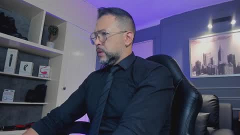 Snapshot of mrfrank_tattoo chatting on October 30, 2025, 11:11 am MrFrank. online show from October 30, 2025, 11:11 am