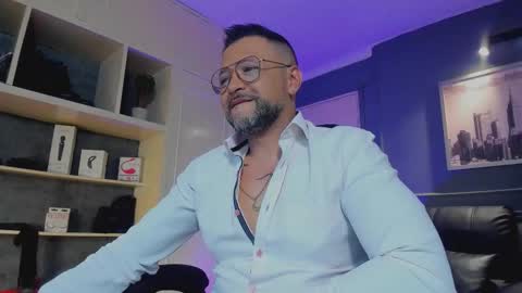 Snapshot of mrfrank_tattoo chatting on November 6, 2025, 12:28 pm MrFrank. online show from November 6, 2025, 12:28 pm