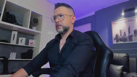 Snapshot of mrfrank_tattoo chatting on November 7, 2025, 11:32 am MrFrank. online show from November 7, 2025, 11:32 am