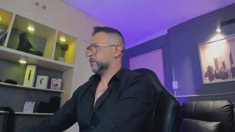 Snapshot of mrfrank_tattoo chatting on November 18, 2025, 11:47 am MrFrank. online show from November 18, 2025, 11:47 am