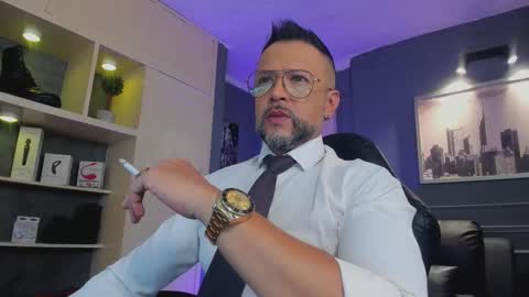 Snapshot of mrfrank_tattoo chatting on November 19, 2025, 12:05 pm MrFrank. online show from November 19, 2025, 12:05 pm