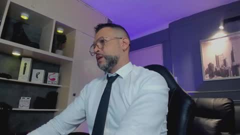 Snapshot of mrfrank_tattoo chatting on November 22, 2025, 12:15 pm MrFrank. online show from November 22, 2025, 12:15 pm