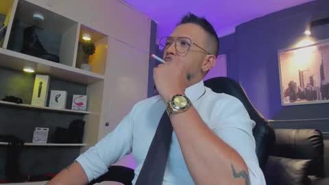 Snapshot of mrfrank_tattoo chatting on November 25, 2025, 11:54 am MrFrank. online show from November 25, 2025, 11:54 am