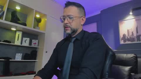 Snapshot of mrfrank_tattoo chatting on November 28, 2025, 12:19 pm MrFrank. online show from November 28, 2025, 12:19 pm