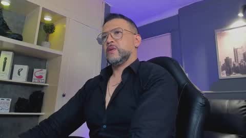 Snapshot of mrfrank_tattoo chatting on December 1, 2025, 1:49 pm MrFrank. online show from December 1, 2025, 1:49 pm