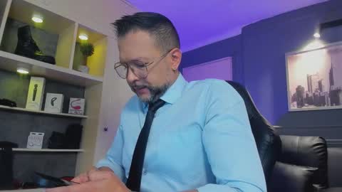 Snapshot of mrfrank_tattoo chatting on December 4, 2025, 12:58 pm MrFrank. online show from December 4, 2025, 12:58 pm